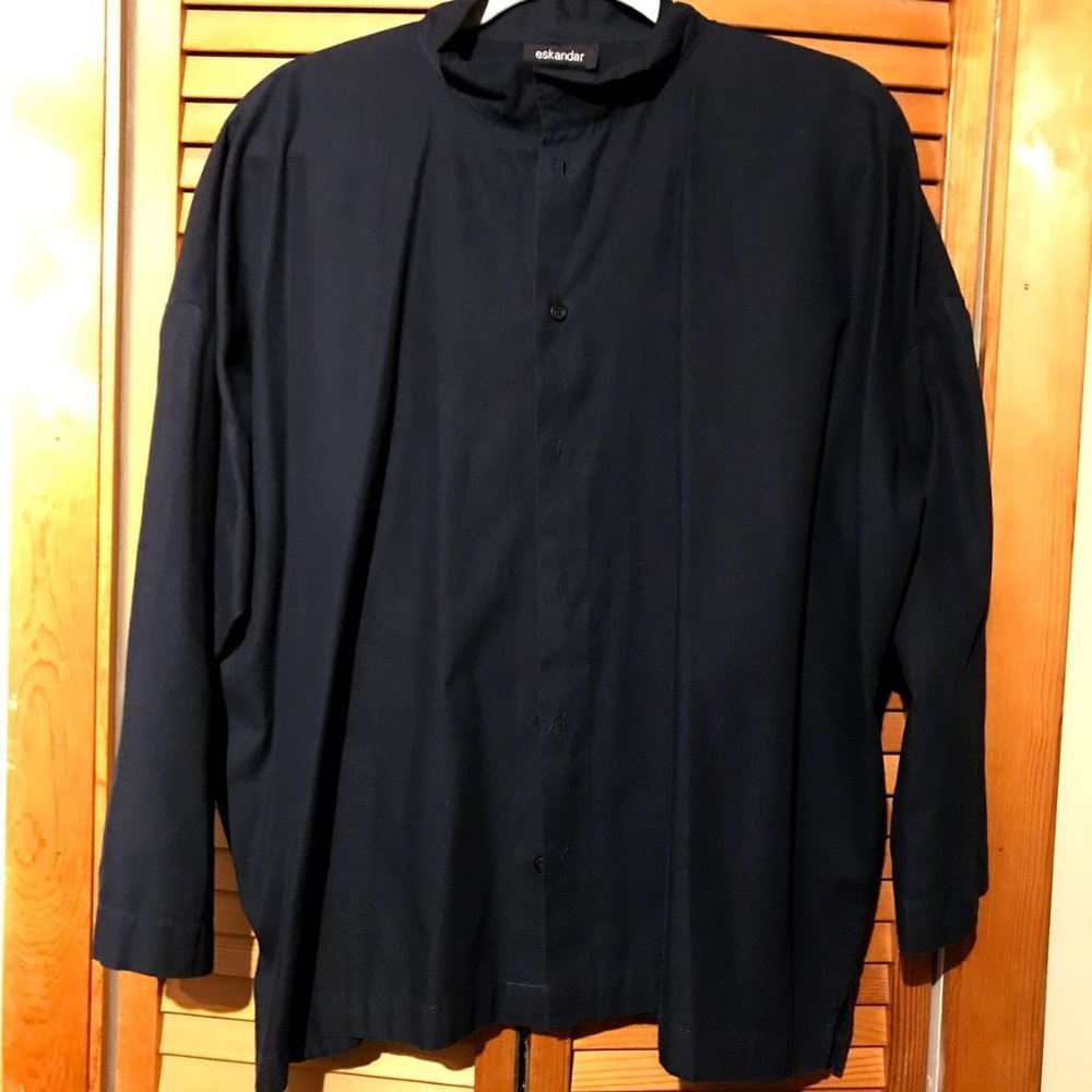 eskandar button up top
